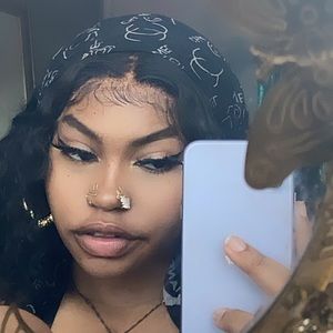 Meet your Posher, Mya